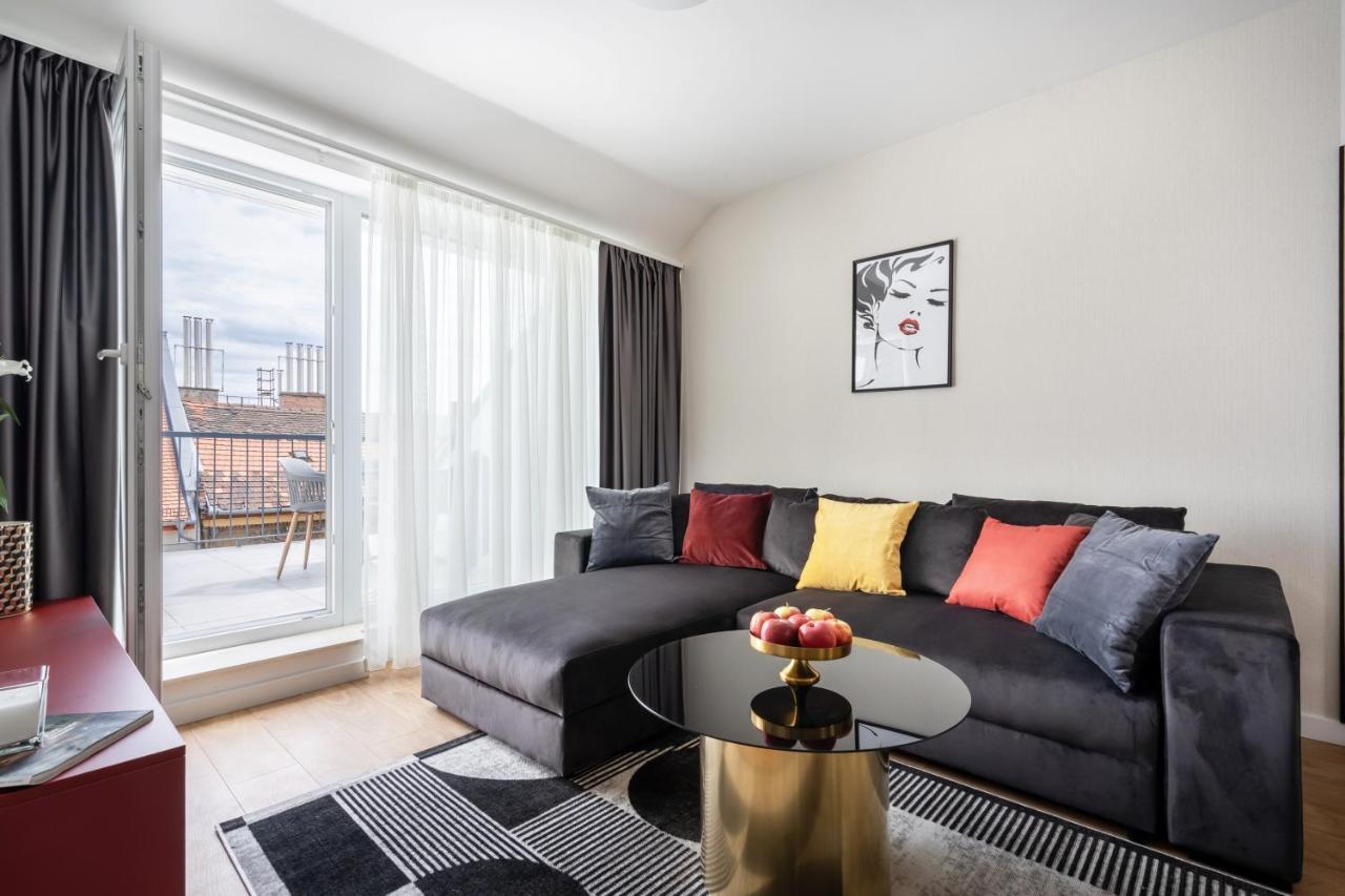 The Rose Garden Budapest Apartments ภายนอก รูปภาพ