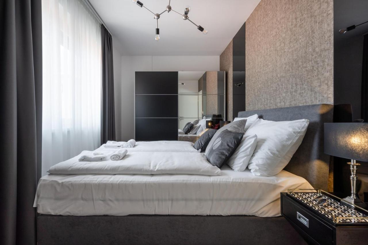 The Rose Garden Budapest Apartments ภายนอก รูปภาพ
