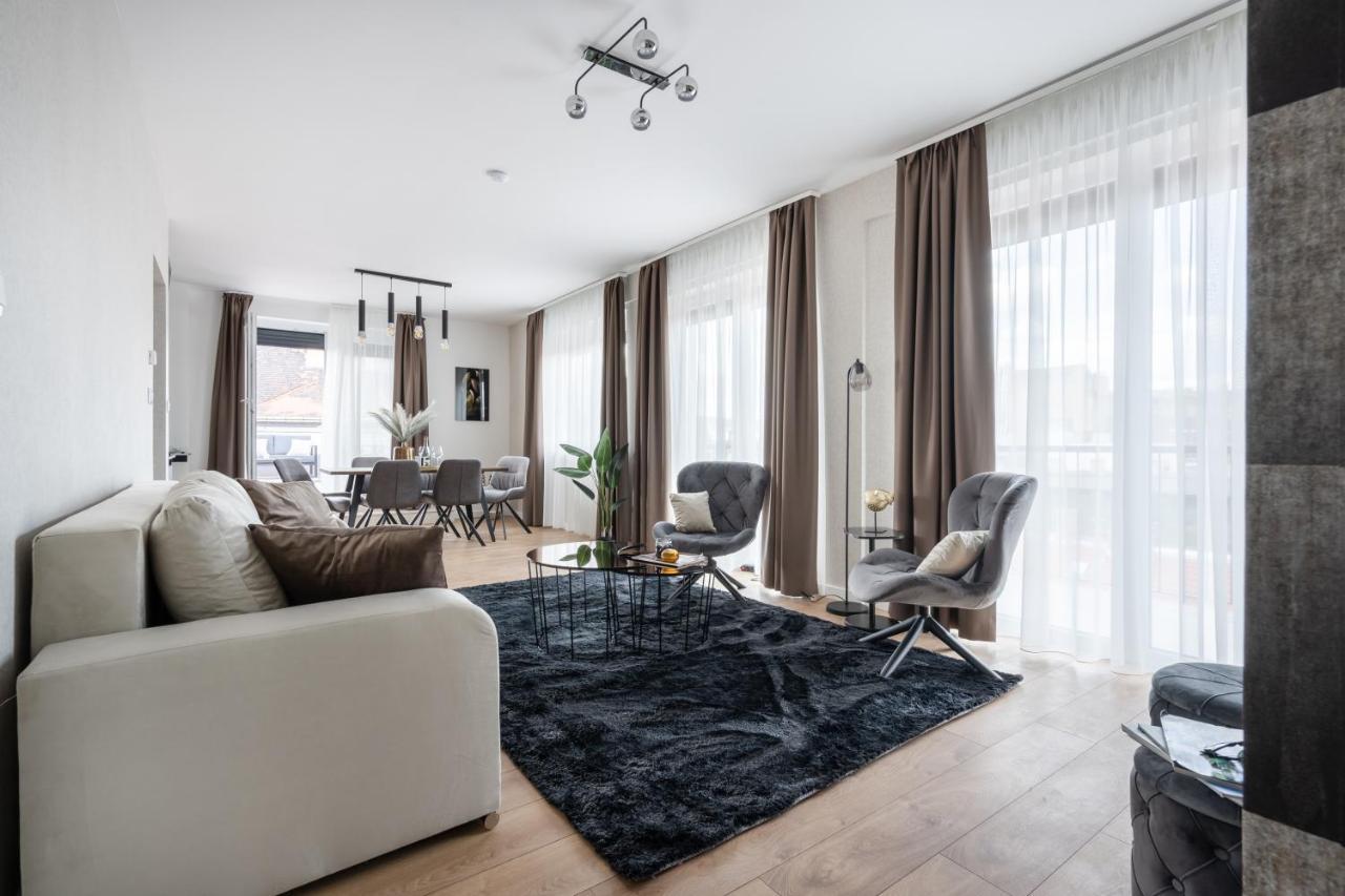 The Rose Garden Budapest Apartments ภายนอก รูปภาพ