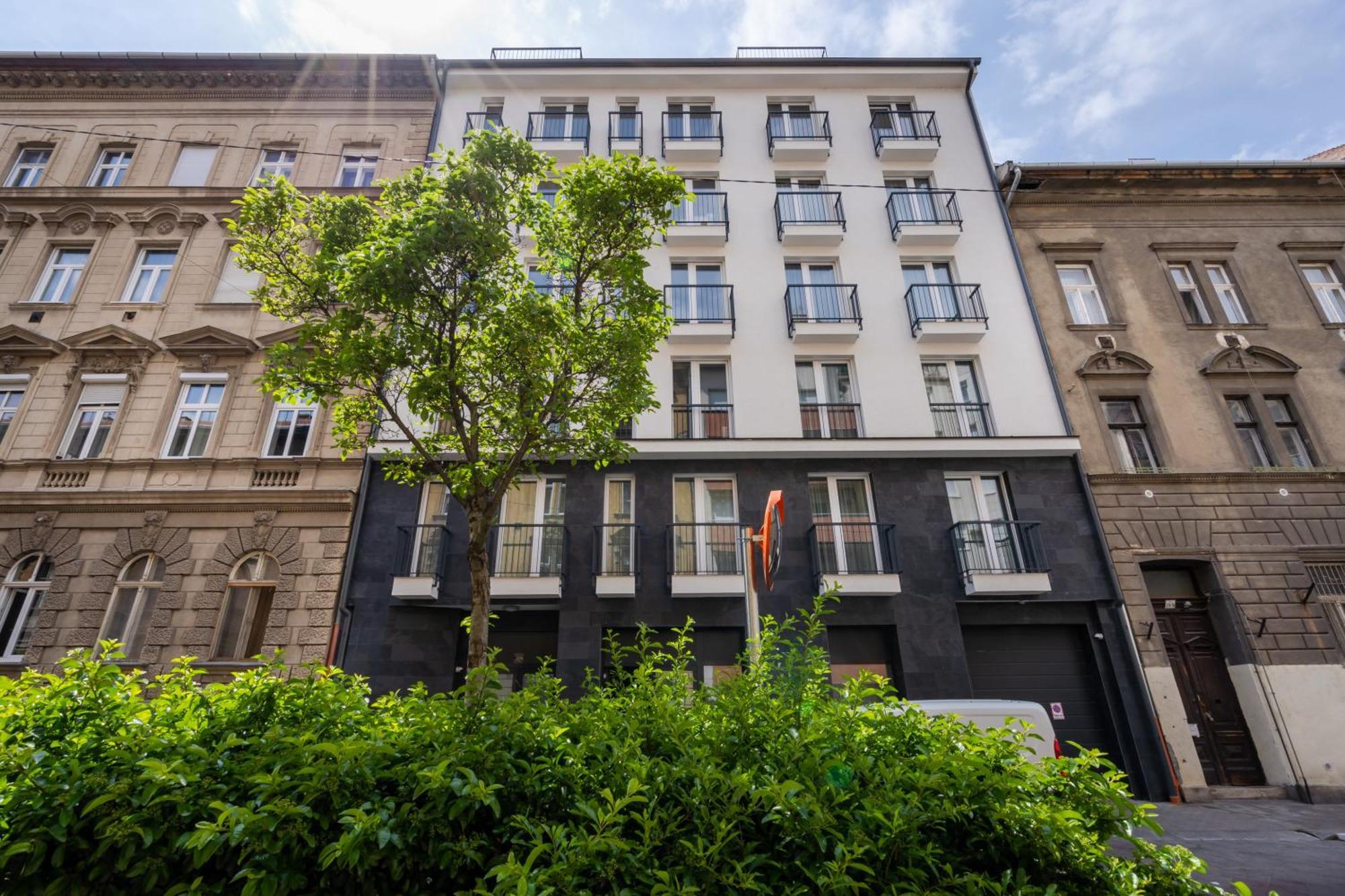 The Rose Garden Budapest Apartments ภายนอก รูปภาพ