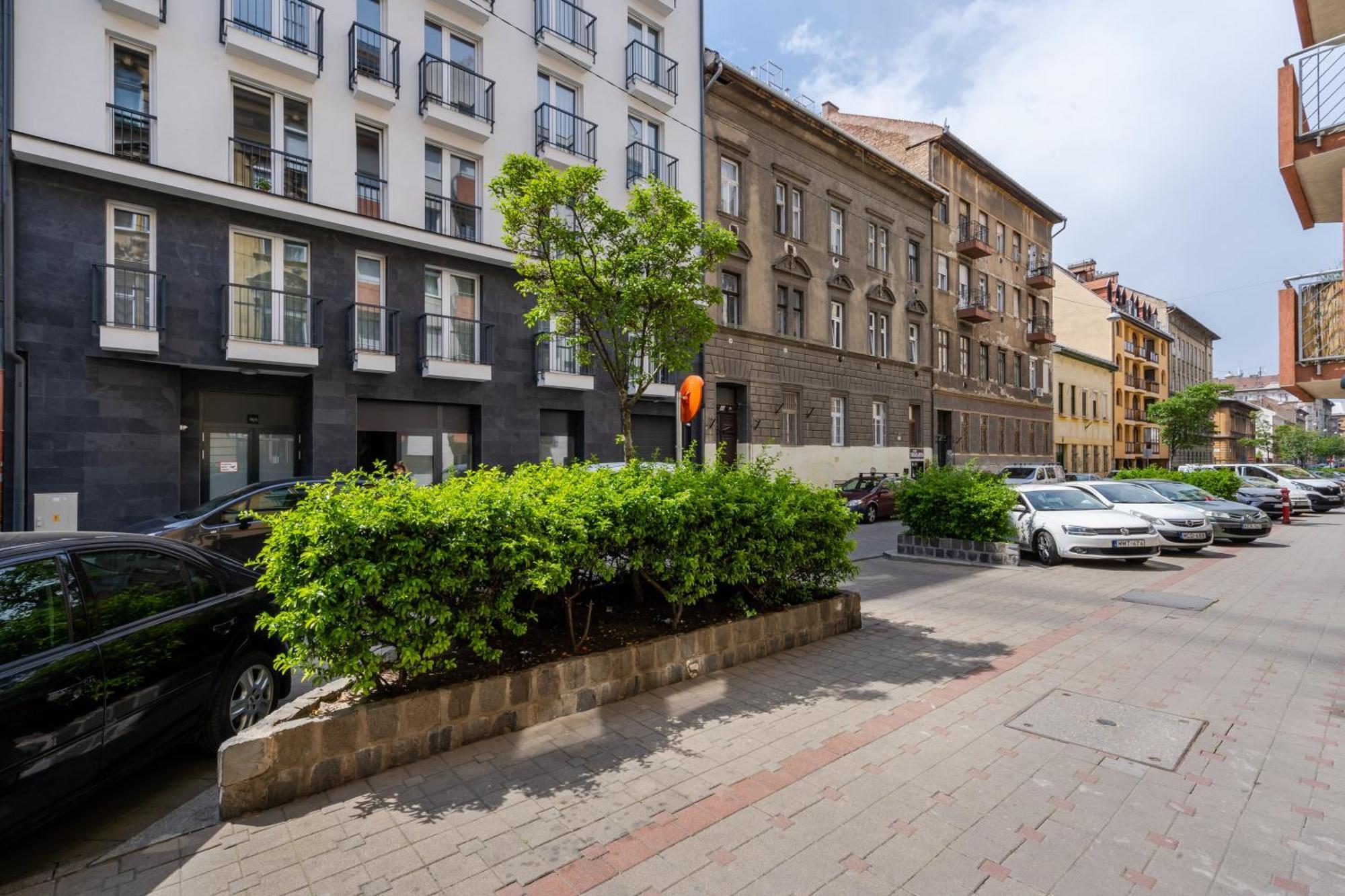 The Rose Garden Budapest Apartments ภายนอก รูปภาพ