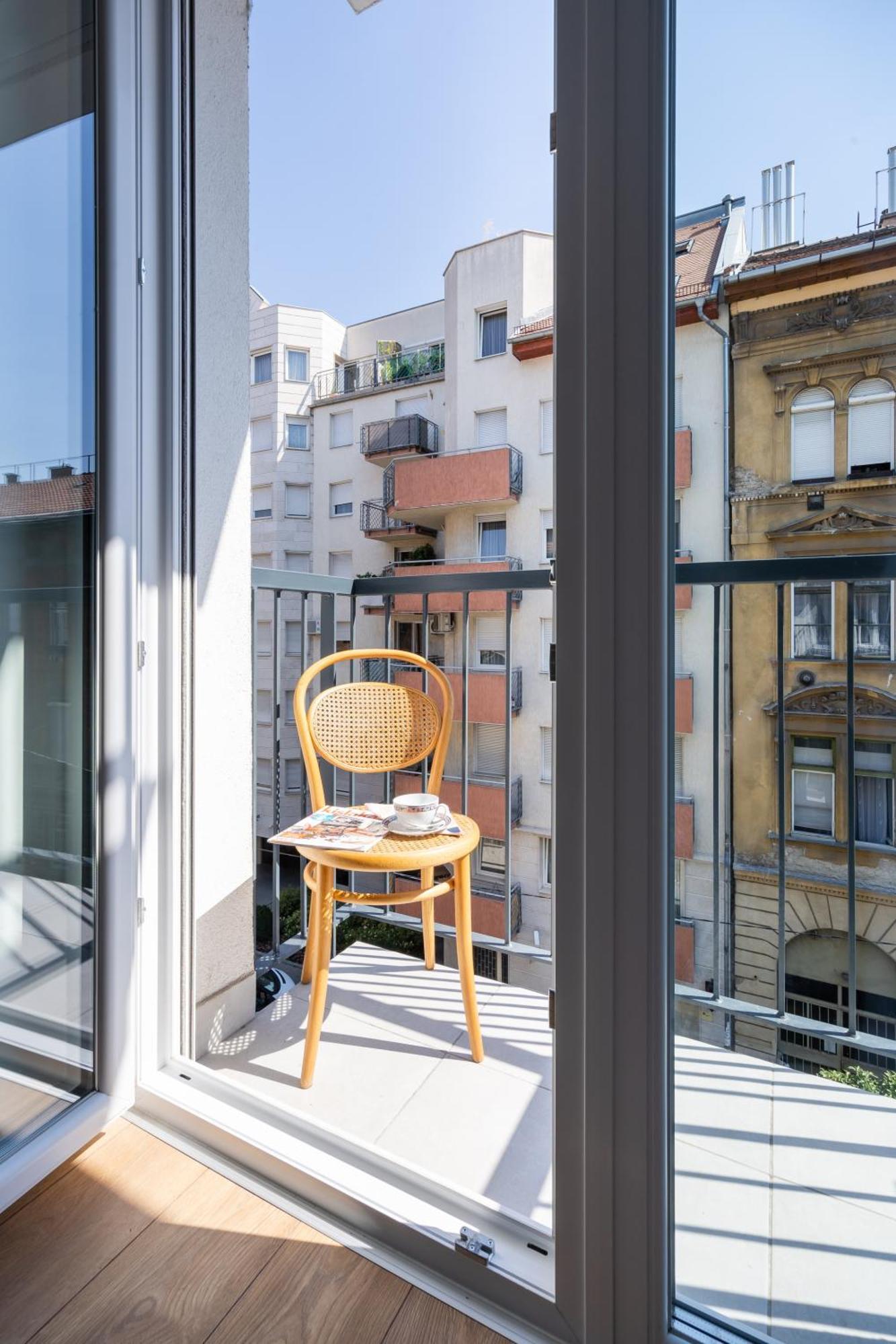 The Rose Garden Budapest Apartments ภายนอก รูปภาพ