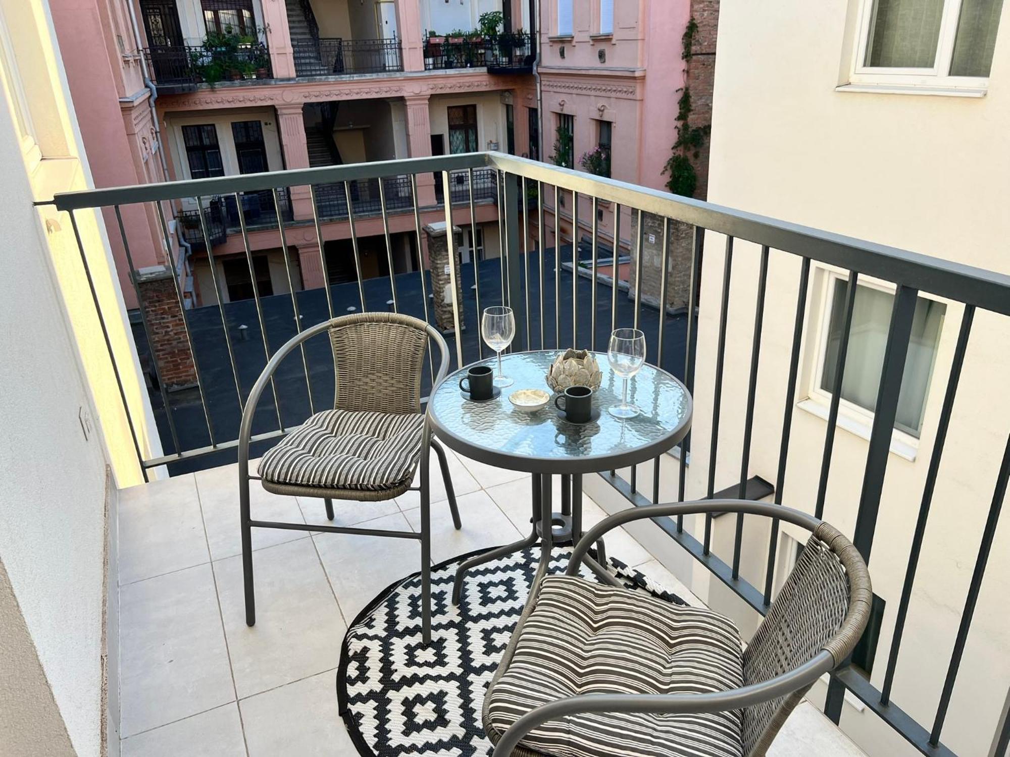 The Rose Garden Budapest Apartments ภายนอก รูปภาพ